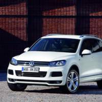 2014 Volkswagen Tiguan R-Line and Touareg R-Line, on stage at NAIAS