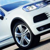 2014 Volkswagen Tiguan R-Line and Touareg R-Line, on stage at NAIAS