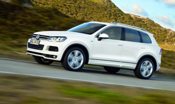 2014 Volkswagen Tiguan R-Line and Touareg R-Line, on stage at NAIAS
