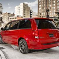 Dodge Durango, Grand Caravan and Journey receive Blacktop package