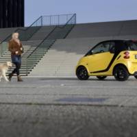 Smart Fortwo Cityflame Coupe and Cabrio editions introduced