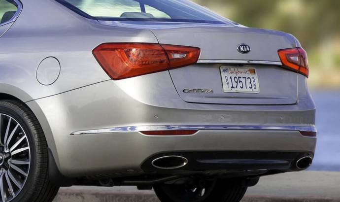 The 2014 Kia Cadenza rolls into Detroit