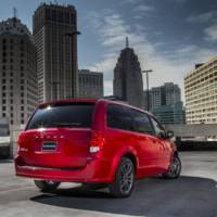 Dodge Durango, Grand Caravan and Journey receive Blacktop package