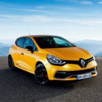 2013 Renault Clio RS has 200 hp and costs 24.990 euro in France