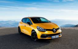 2013 Renault Clio RS has 200 hp and costs 24.990 euro in France