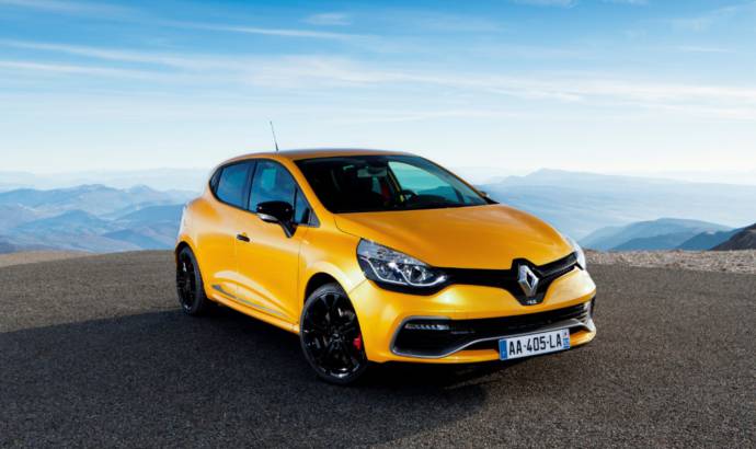 2013 Renault Clio RS has 200 hp and costs 24.990 euro in France