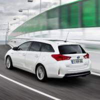 2013 Toyota Auris Touring Sports - official details and photos