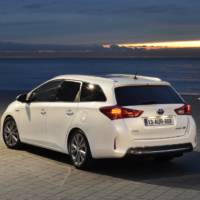 2013 Toyota Auris Touring Sports - official details and photos