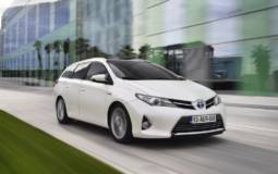2013 Toyota Auris Touring Sports - official details and photos
