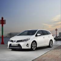 2013 Toyota Auris Touring Sports - official details and photos