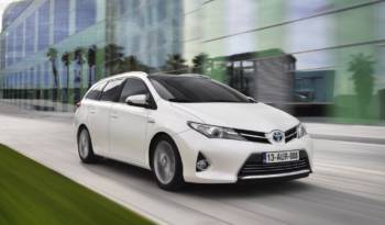2013 Toyota Auris Touring Sports - official details and photos