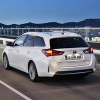 2013 Toyota Auris Touring Sports - official details and photos