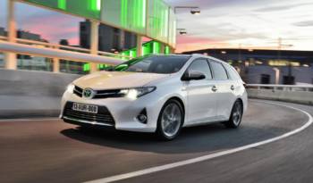 2013 Toyota Auris Touring Sports priced at 15.995 pounds in UK