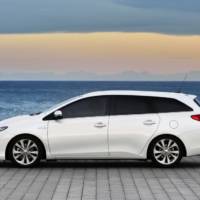 2013 Toyota Auris Touring Sports - official details and photos