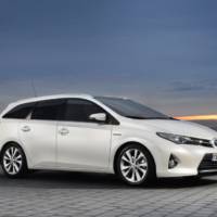 2013 Toyota Auris Touring Sports - official details and photos