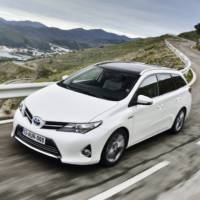 2013 Toyota Auris Touring Sports - official details and photos