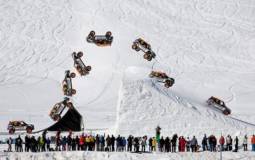 VIDEO: Mini shows snowboarders how to do a backflip