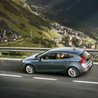 2014 Volvo V40 and V40 Cross Country facelift