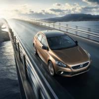 2014 Volvo V40 and V40 Cross Country facelift