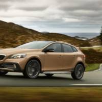 2014 Volvo V40 and V40 Cross Country facelift