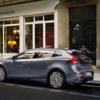 2014 Volvo V40 and V40 Cross Country facelift