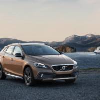 2014 Volvo V40 and V40 Cross Country facelift