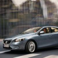 2014 Volvo V40 and V40 Cross Country facelift