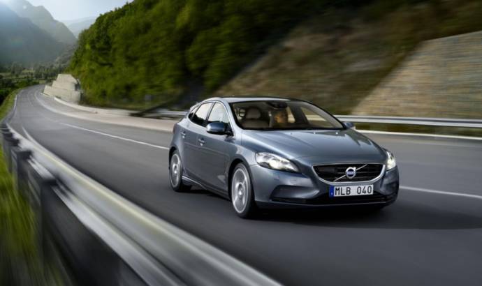 2014 Volvo V40 and V40 Cross Country facelift