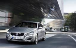 Volvo V60 Plug-in Hybrid and new misterious model to debut in New York