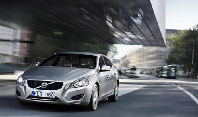 Volvo V60 Plug-in Hybrid and new misterious model to debut in New York