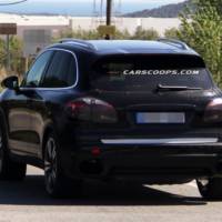 2015 Porsche Cayenne facelift - first spy photos