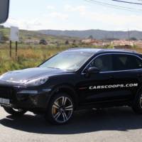 2015 Porsche Cayenne facelift - first spy photos