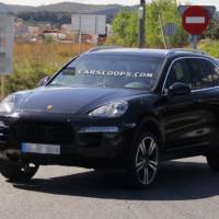 2015 Porsche Cayenne facelift - first spy photos