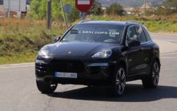 2015 Porsche Cayenne facelift - first spy photos