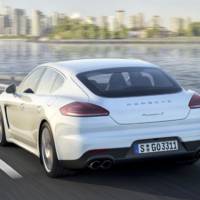 First leaked photos of the 2014 Porsche Panamera Facelift