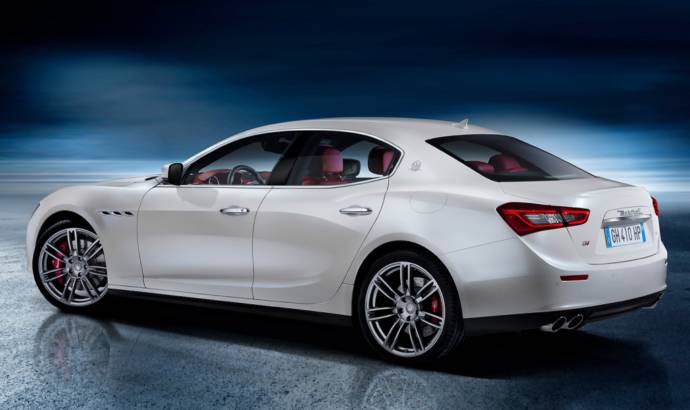 Maserati Ghibli - first official photos with new BMW 5 Series rival