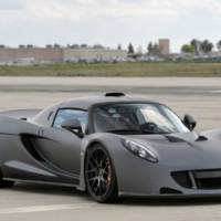 Watch how Hennessey Venom GT accelerates to 265.7 mph