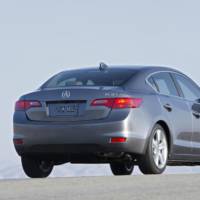 2014 Acura ILX facelift gets on the stage