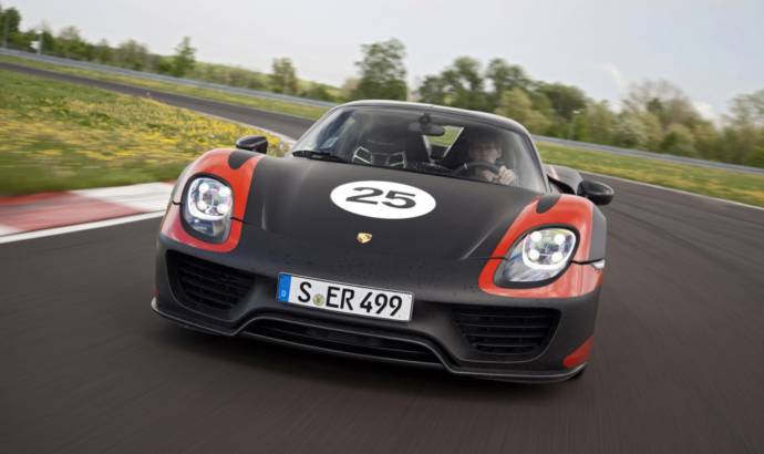 Photo Gallery: Porsche 918 Spyder shows its muscles