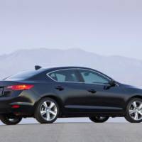 2014 Acura ILX facelift gets on the stage