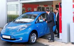 Nissan delivered its 10.000 electric Leaf model