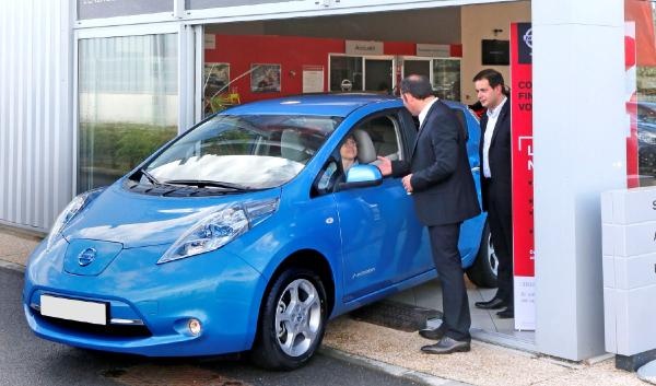 Nissan delivered its 10.000 electric Leaf model