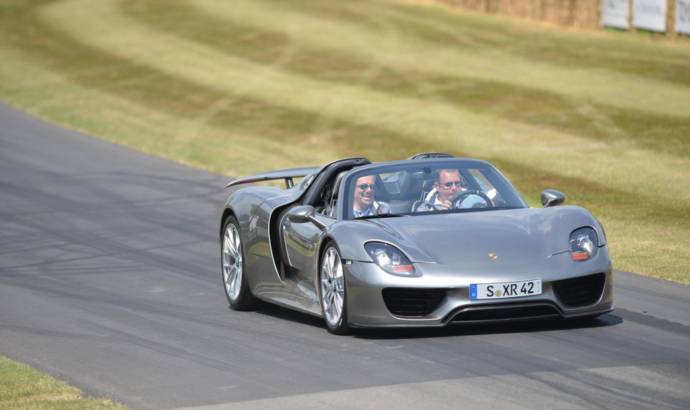 Porsche 918 Spyder debuts at Goodwood