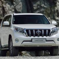 2014 Toyota Land Cruiser facelift unveiled