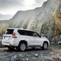 2014 Toyota Land Cruiser facelift unveiled