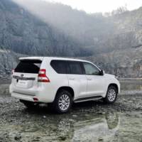 2014 Toyota Land Cruiser facelift unveiled