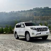 2014 Toyota Land Cruiser facelift unveiled