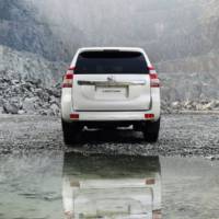 2014 Toyota Land Cruiser facelift unveiled