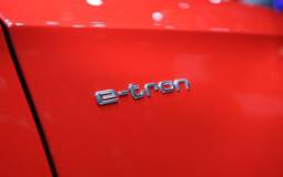 2015 Audi Q7 e-tron officially confirmed