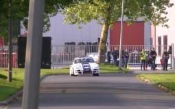 VIDEO: Porsche 911 RSR ends up in a river after hitting a concrete barrier